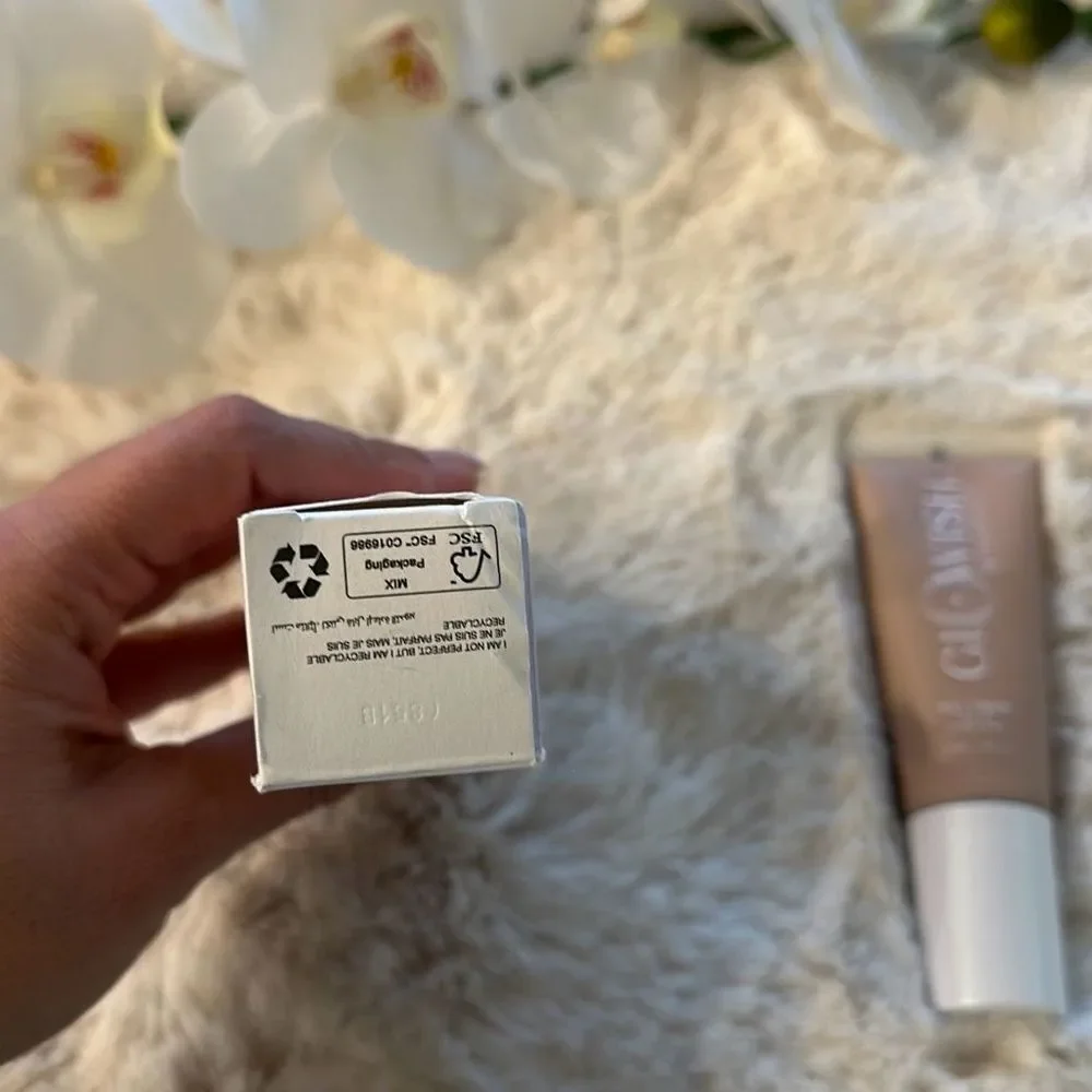 HUDA Beauty GloWish Multidew Vegan Skin Tint Foundation “06 Medium Tan”